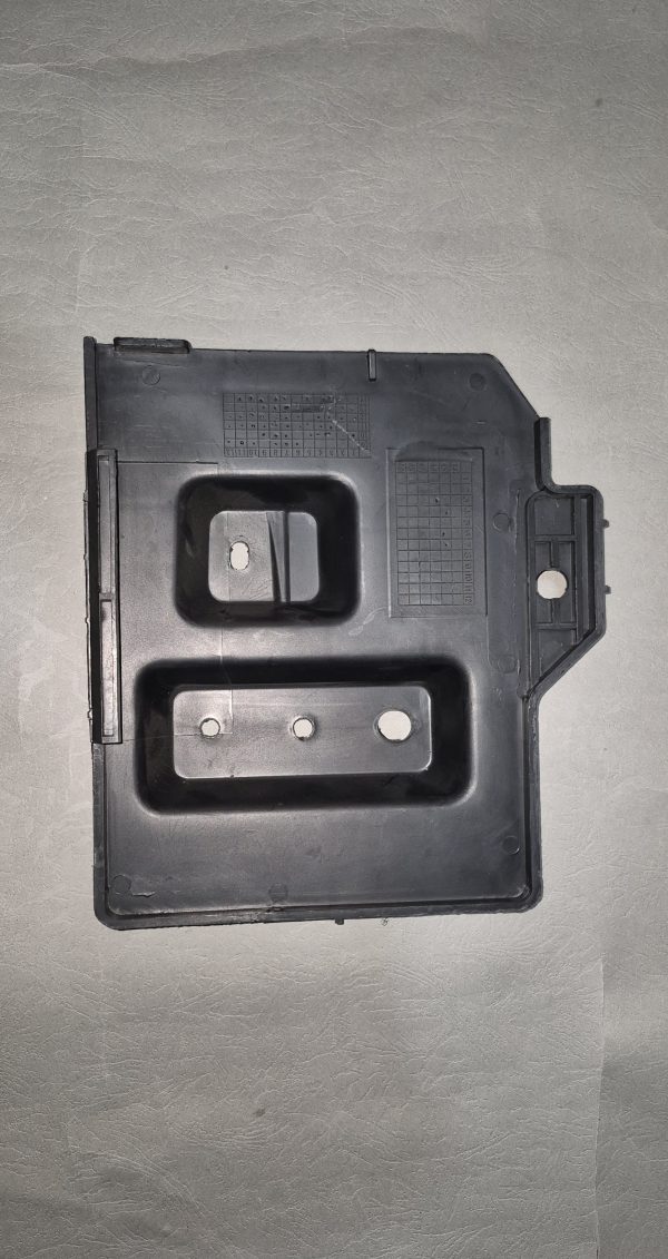 سینی زیر باتری جک J5 با جنس پلاستیک مقاوم، پایه‌ای مستحکم